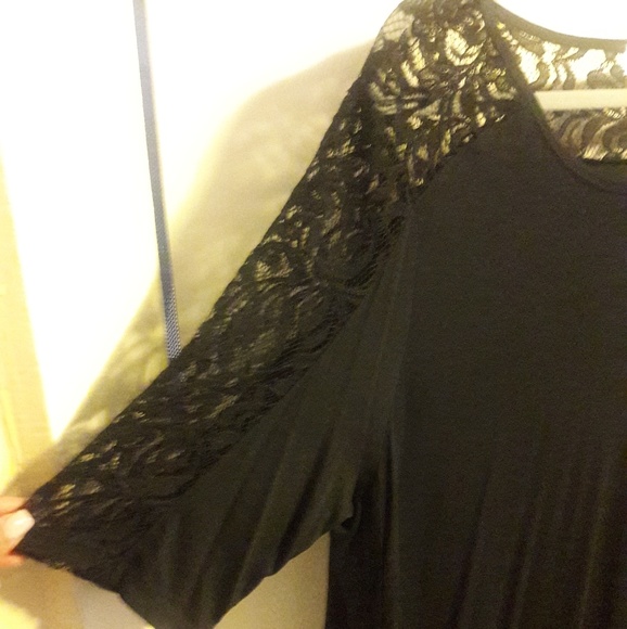 Black top - Picture 2 of 2